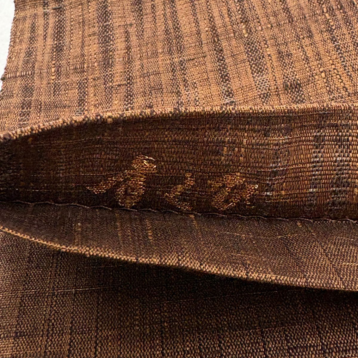 【美品】 袋帶 逸品級 渡文 有落款 幾何學圖案 金絲 茶色 大鼓圖案 純蠶絲