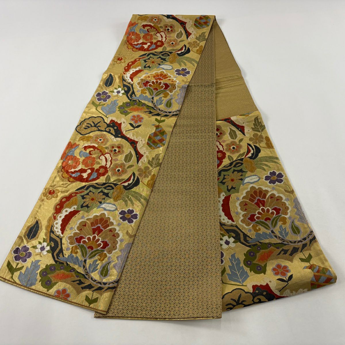【美品】 袋帶 逸品級 紋屋井關 落款あり 御寮織 關西裁縫 草花紋刺繡 金金箔 金色 六通 純蠶絲