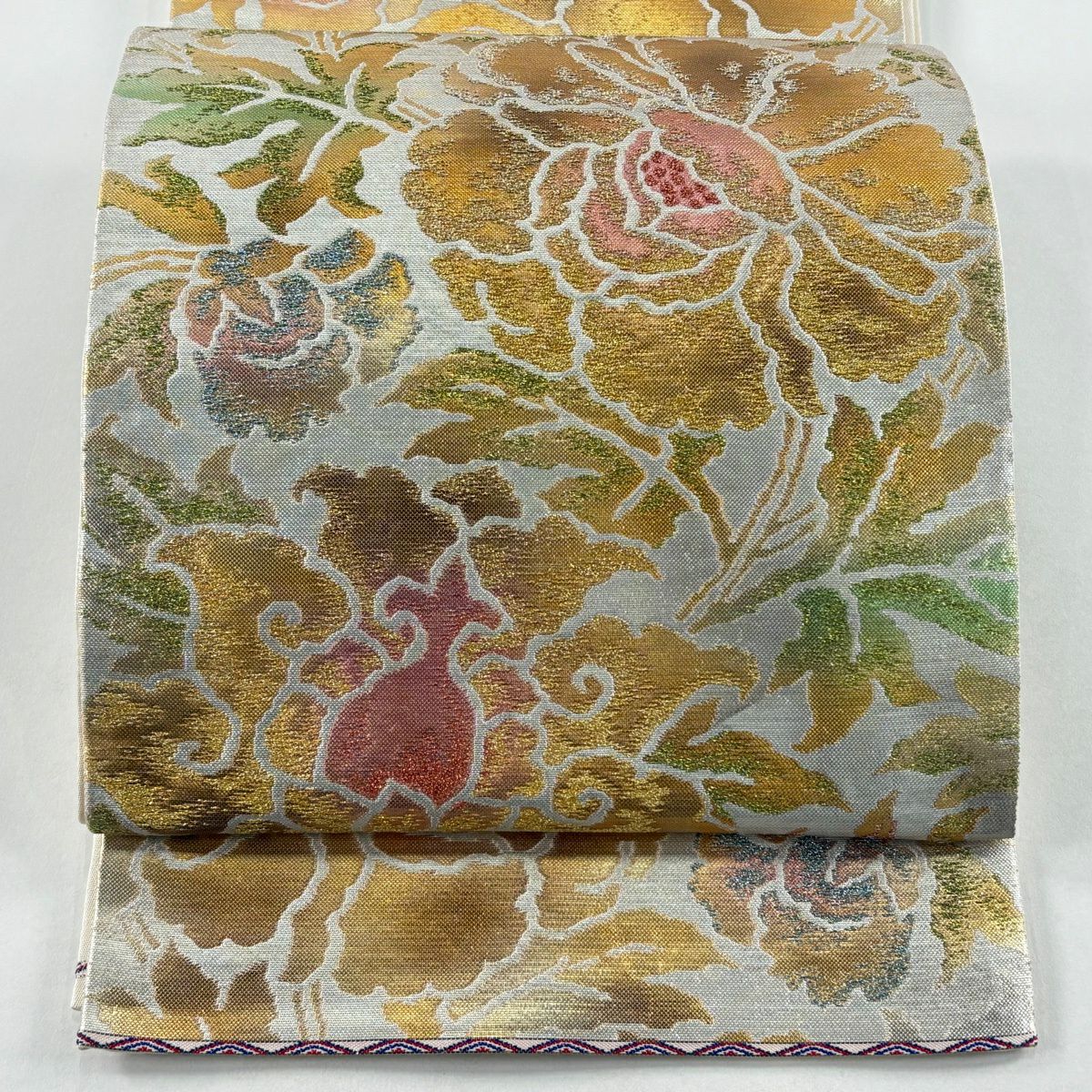 【美品】 袋帶 逸品級 龍村平藏 落款あり 關西裁縫 牡丹唐草紋 金金箔 銀色 お太鼓柄 純蠶絲