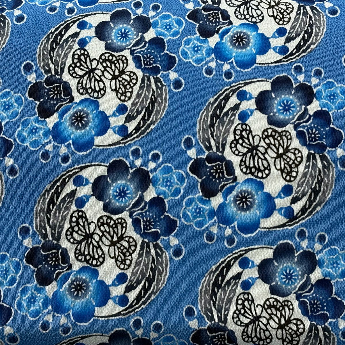 名古屋帶 逸品級 城間榮順 落款 伊と幸 梅花 蝶 琉球紅型 縮緬 水色 純蠶絲