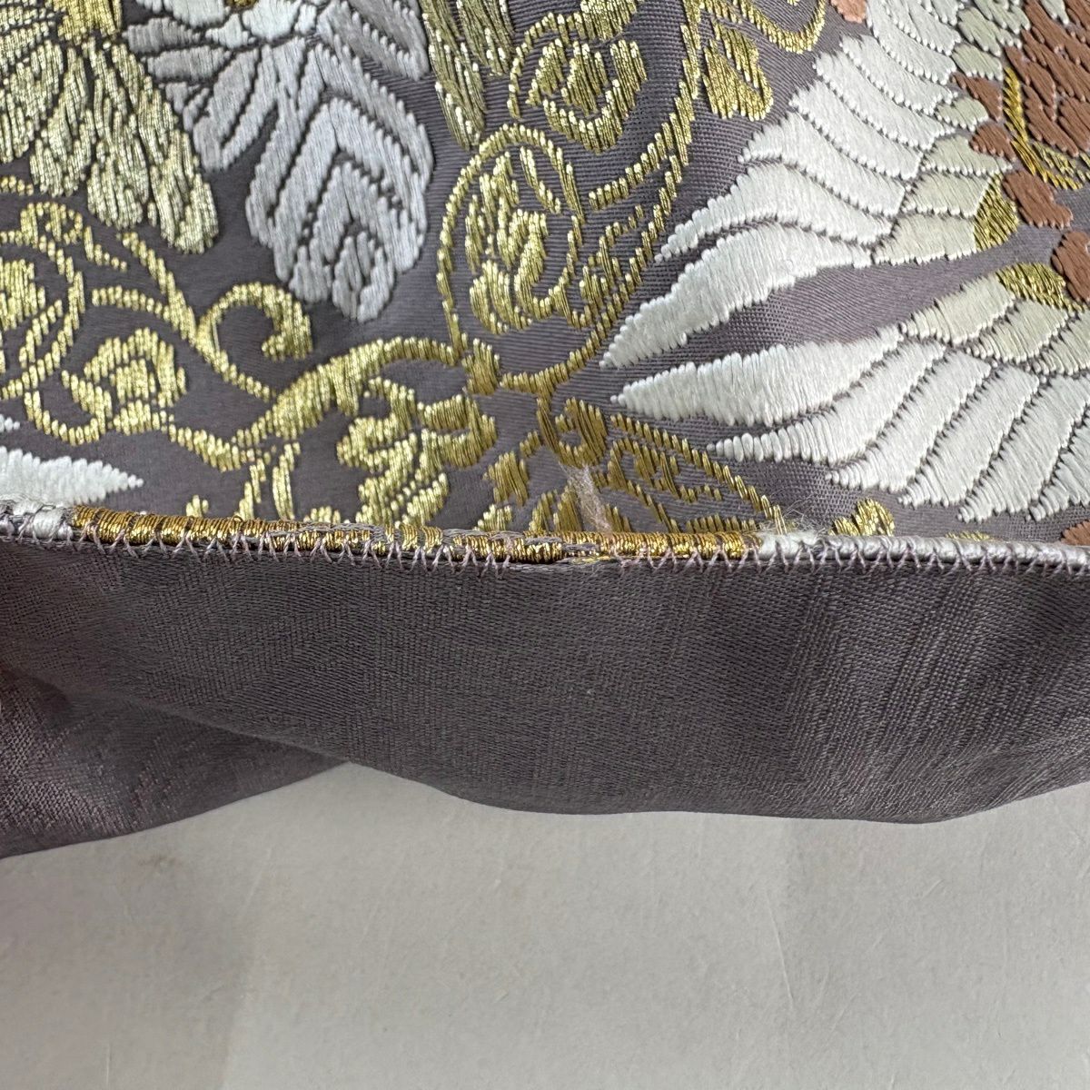袋帶 逸品級 山口美術織物 落款あり 有職雙鳥菊花花紋 唐織 金絲 灰紫 お太鼓柄 純蠶絲