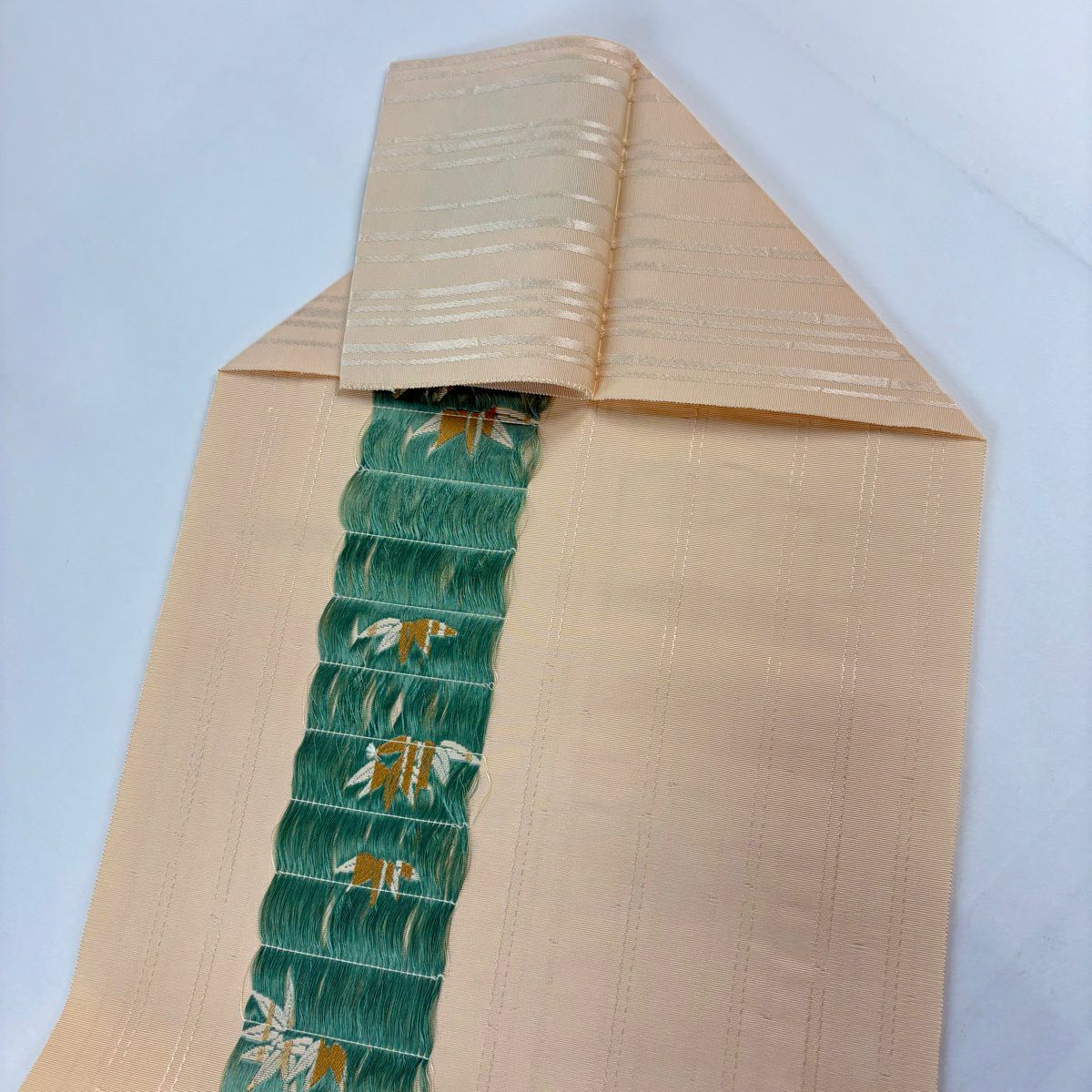 【美品】 名古屋帶 秀品級 八寸名古屋帶 松樹葉仕立 竹子 竹子縞 刺繡 米色 純蠶絲