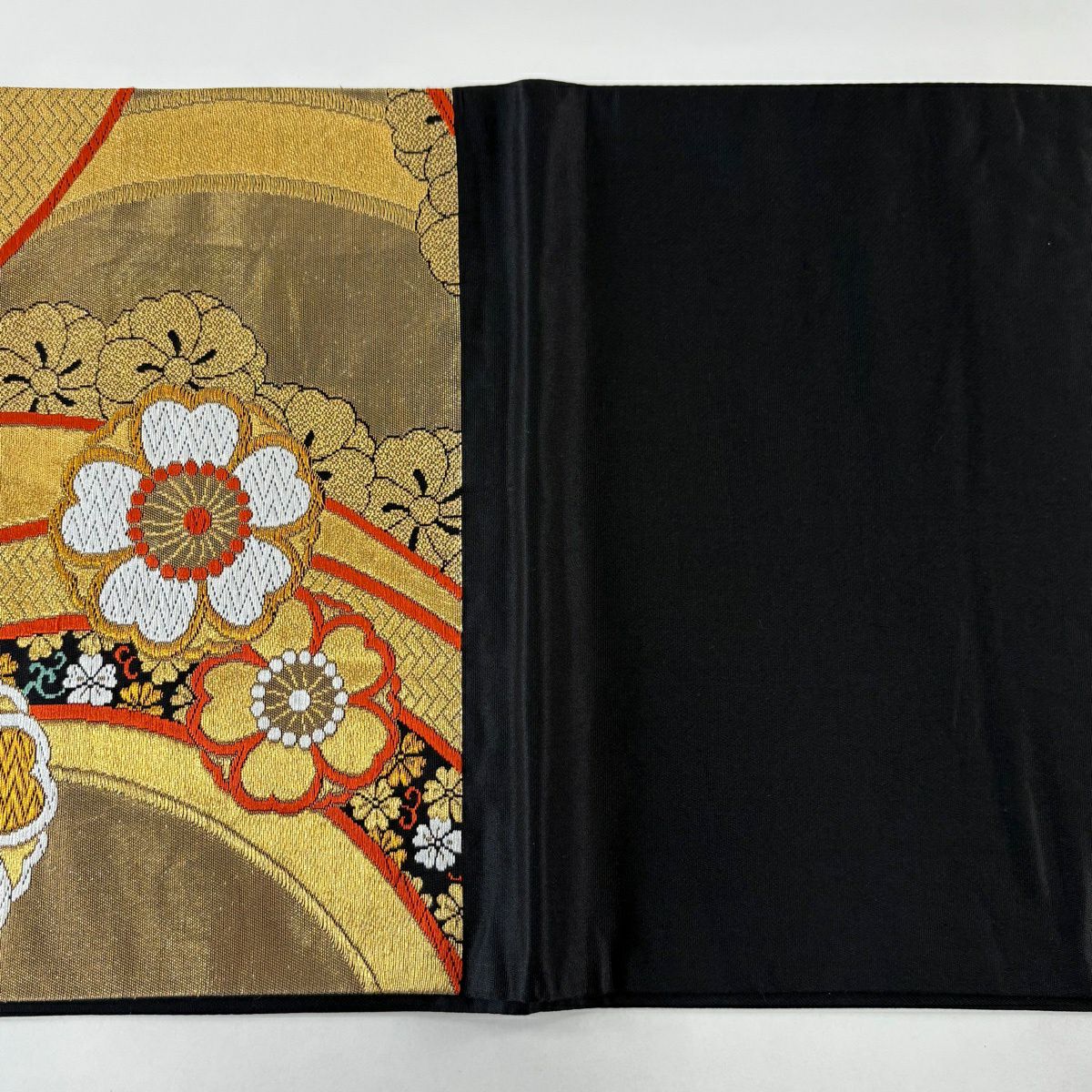 【美品】 袋帶 秀品級 草花紋 金糸 金 六通 純蠶絲