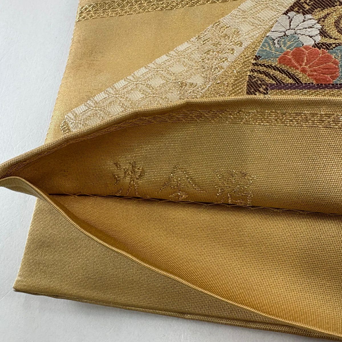 【美品】 袋帶 秀品級 冊子 草花紋紋 金金箔 金絲 金茶 お太鼓柄 純蠶絲