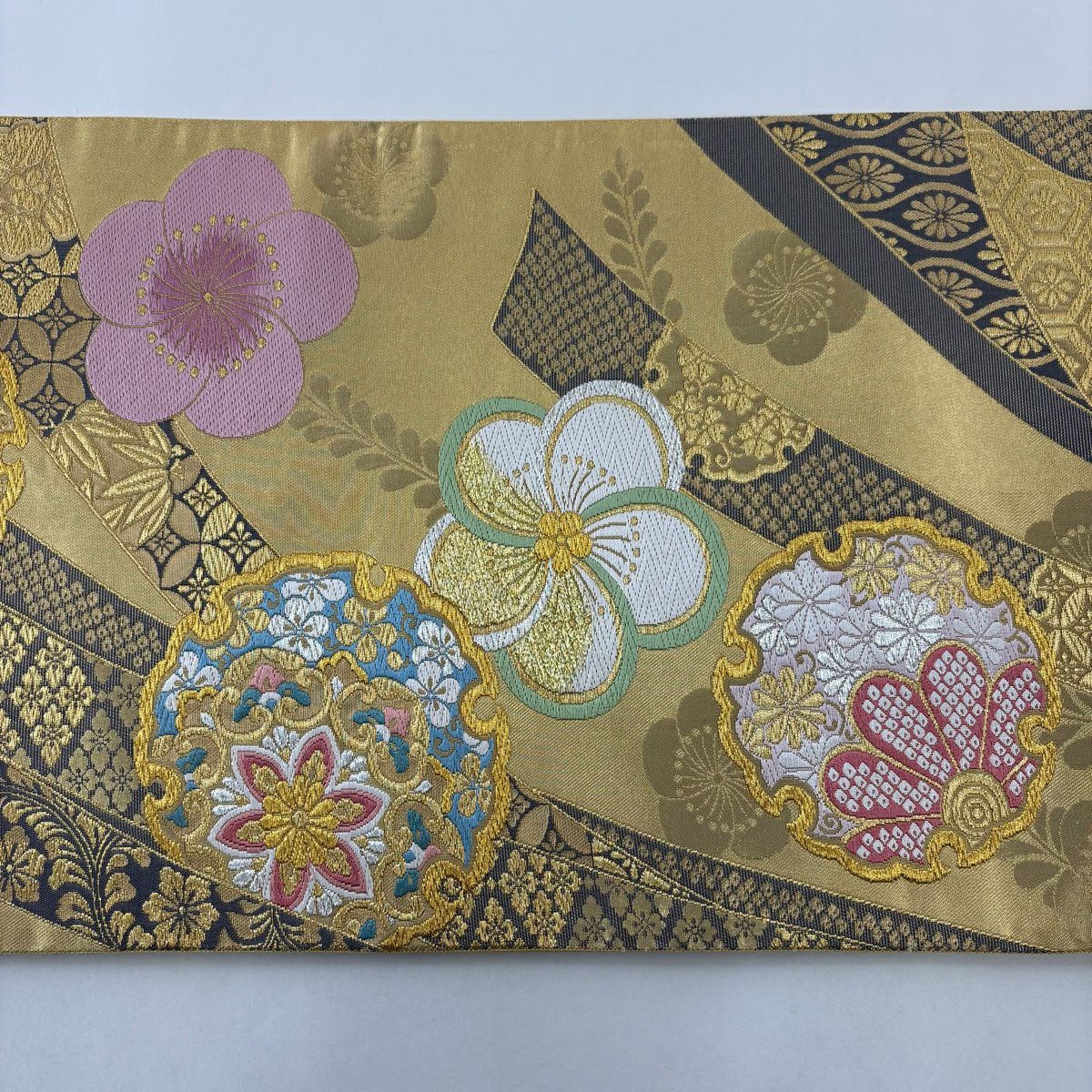 【美品】 袋帶 秀品級 振袖禮服禮服用 雪輪 旋梅花 金金箔 金銀線 金色 六通 純蠶絲