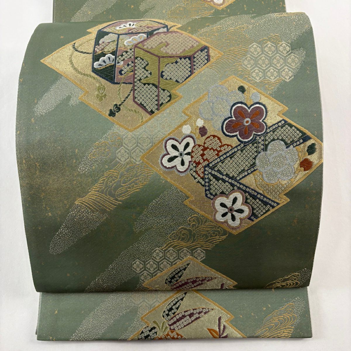 【美品】 袋帶 秀品級 松樹竹子梅花 貝桶 金金箔 唐織 薄綠 六通 純蠶絲