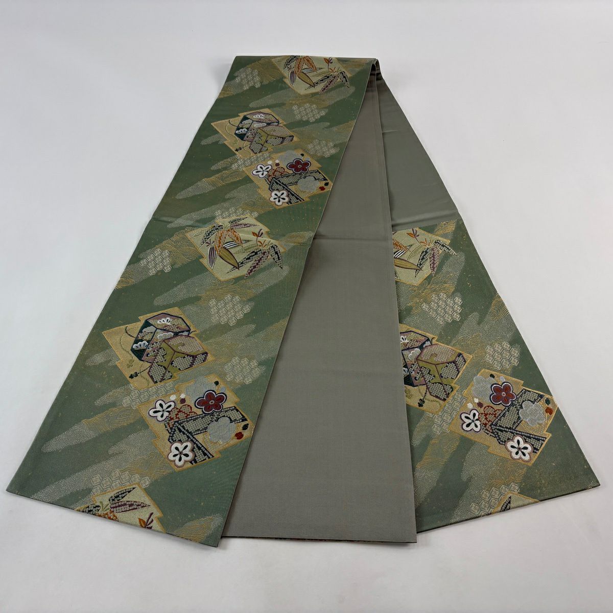 【美品】 袋帶 秀品級 松樹竹子梅花 貝桶 金金箔 唐織 薄綠 六通 純蠶絲