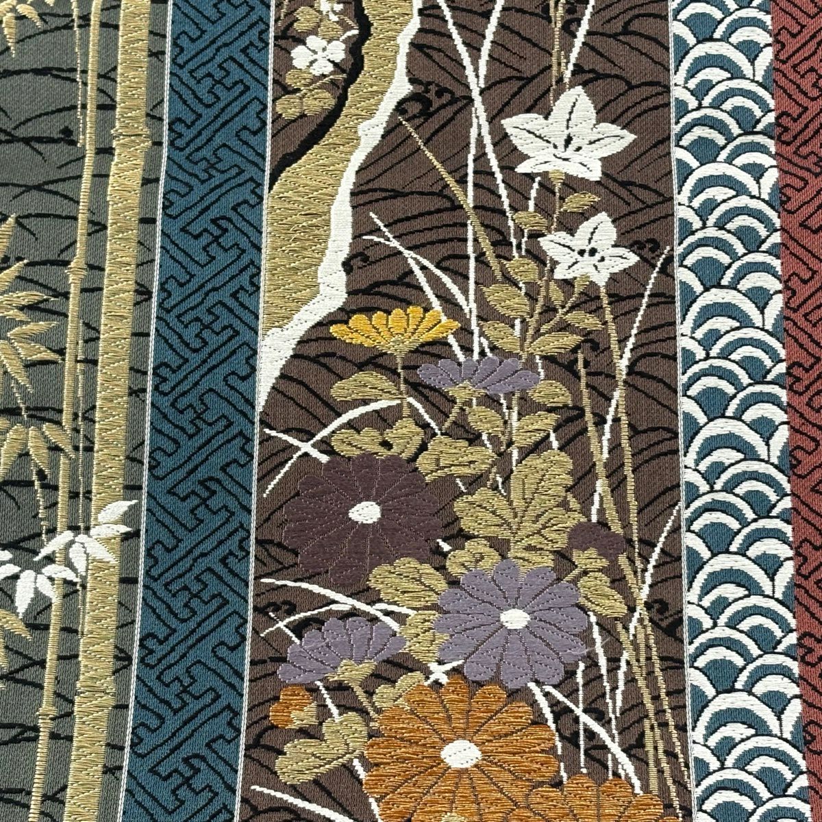 【美品】 袋帶 秀品級 秋草 有職紋樣 金絲 唐織 焦茶 六通 純蠶絲