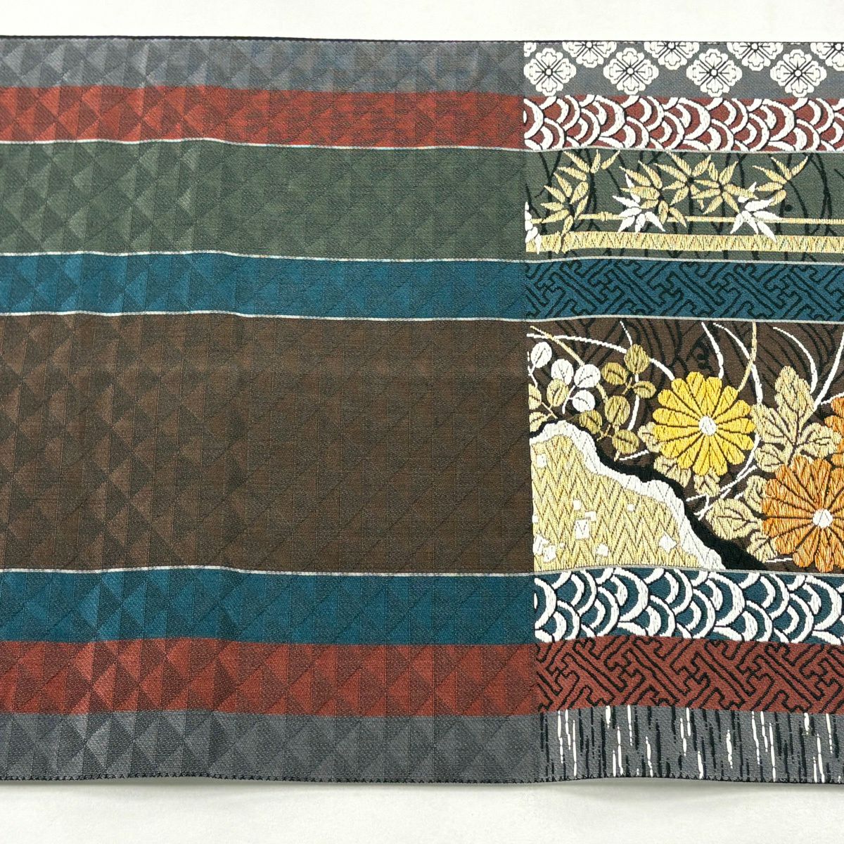 【美品】 袋帶 秀品級 秋草 有職紋樣 金絲 唐織 焦茶 六通 純蠶絲