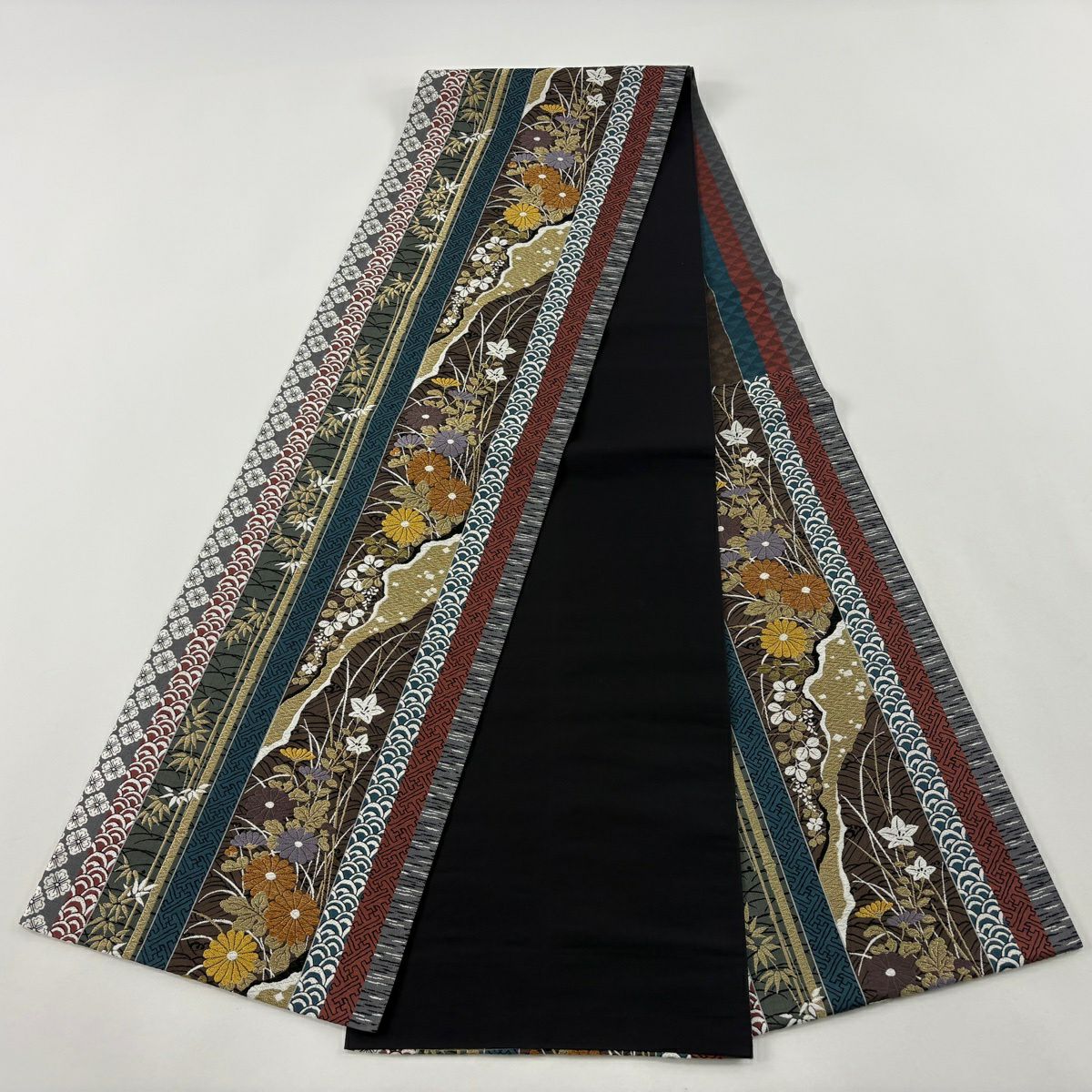 【美品】 袋帶 秀品級 秋草 有職紋樣 金絲 唐織 焦茶 六通 純蠶絲