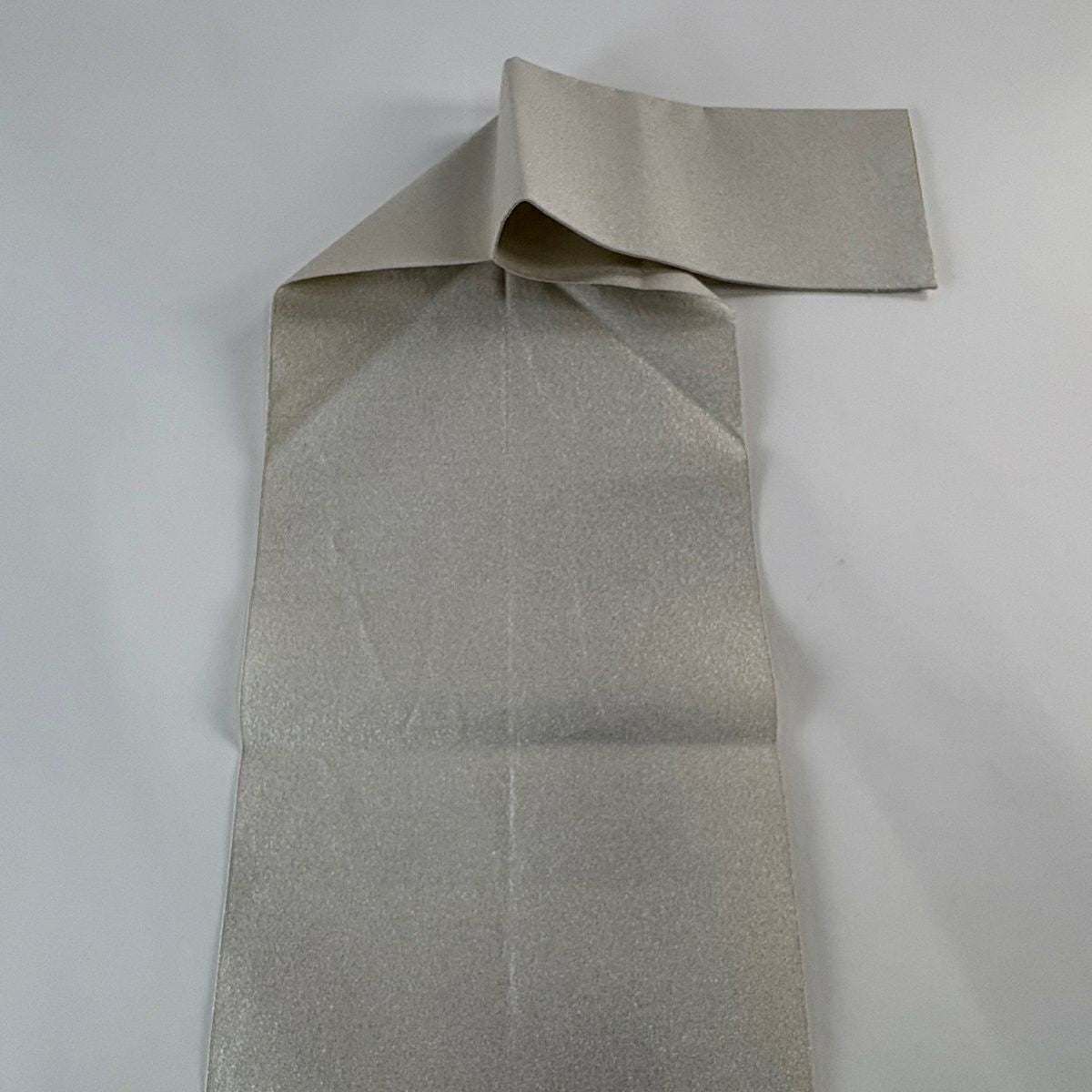 【美品】 名古屋帶 優品級 八寸名古屋帶 松樹葉仕立 花車 ヱ霞 金銀彩 灰色 純蠶絲