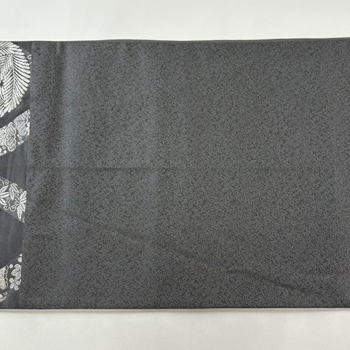 【美品】 袋帶 秀品級 松樹竹子梅花 唐草紋 銀線 灰色 六通 純蠶絲