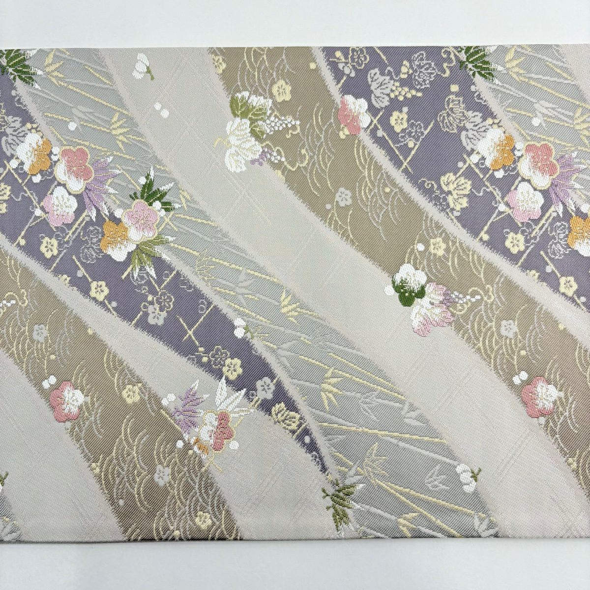【美品】 袋帶 名品級 坂東三津五郎 落款あり 大和 梅花 笹 金絲 刺繡 灰茶 六通 純蠶絲