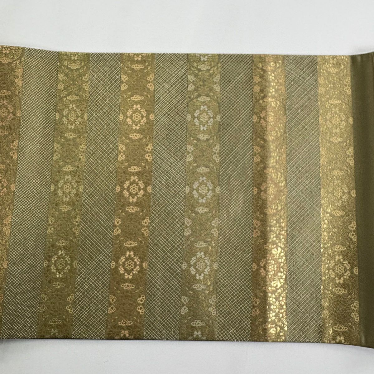 【美品】 袋帶 名品級 金金箔屋清兵衛 有落款 正倉院間道 華紋 花唐草紋 金金箔 鶯色 大鼓圖案 純蠶絲