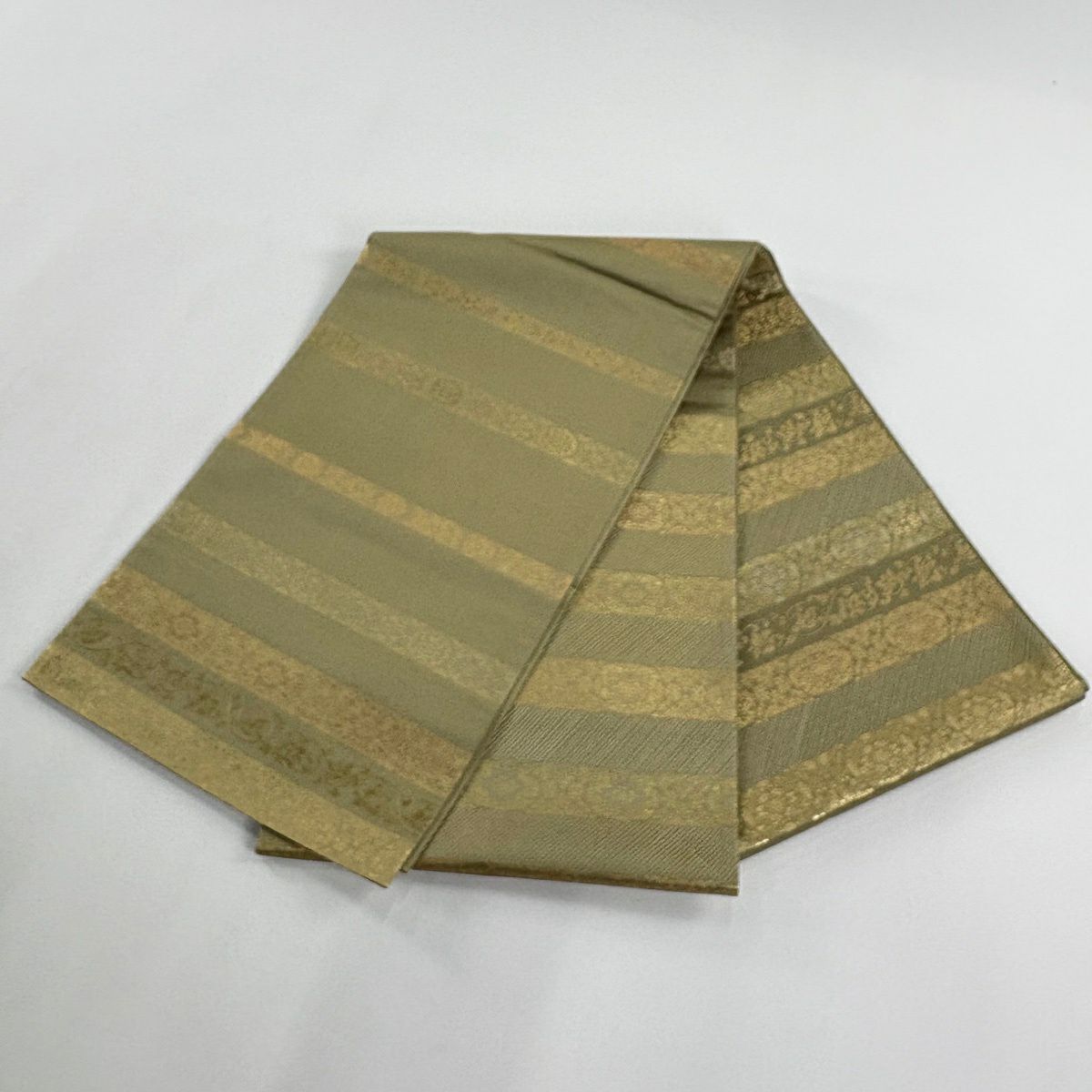 【美品】 袋帶 名品級 金金箔屋清兵衛 有落款 正倉院間道 華紋 花唐草紋 金金箔 鶯色 大鼓圖案 純蠶絲