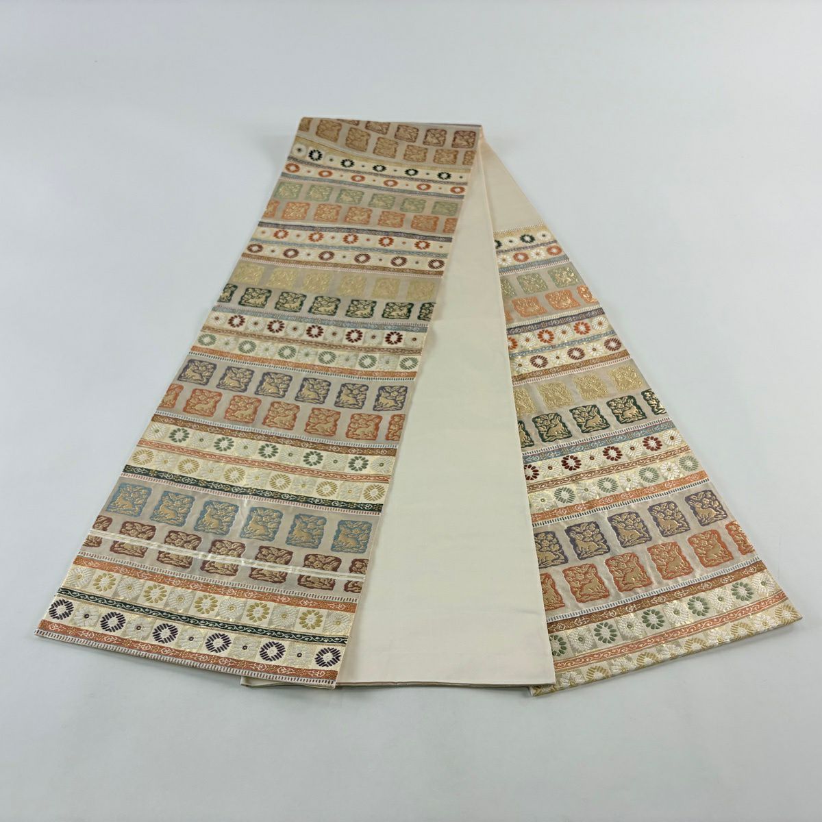【美品】 袋帶 逸品級 河村織物 落款あり 名物裂段文 花兔 金絲 金金箔 金色 六通 純蠶絲