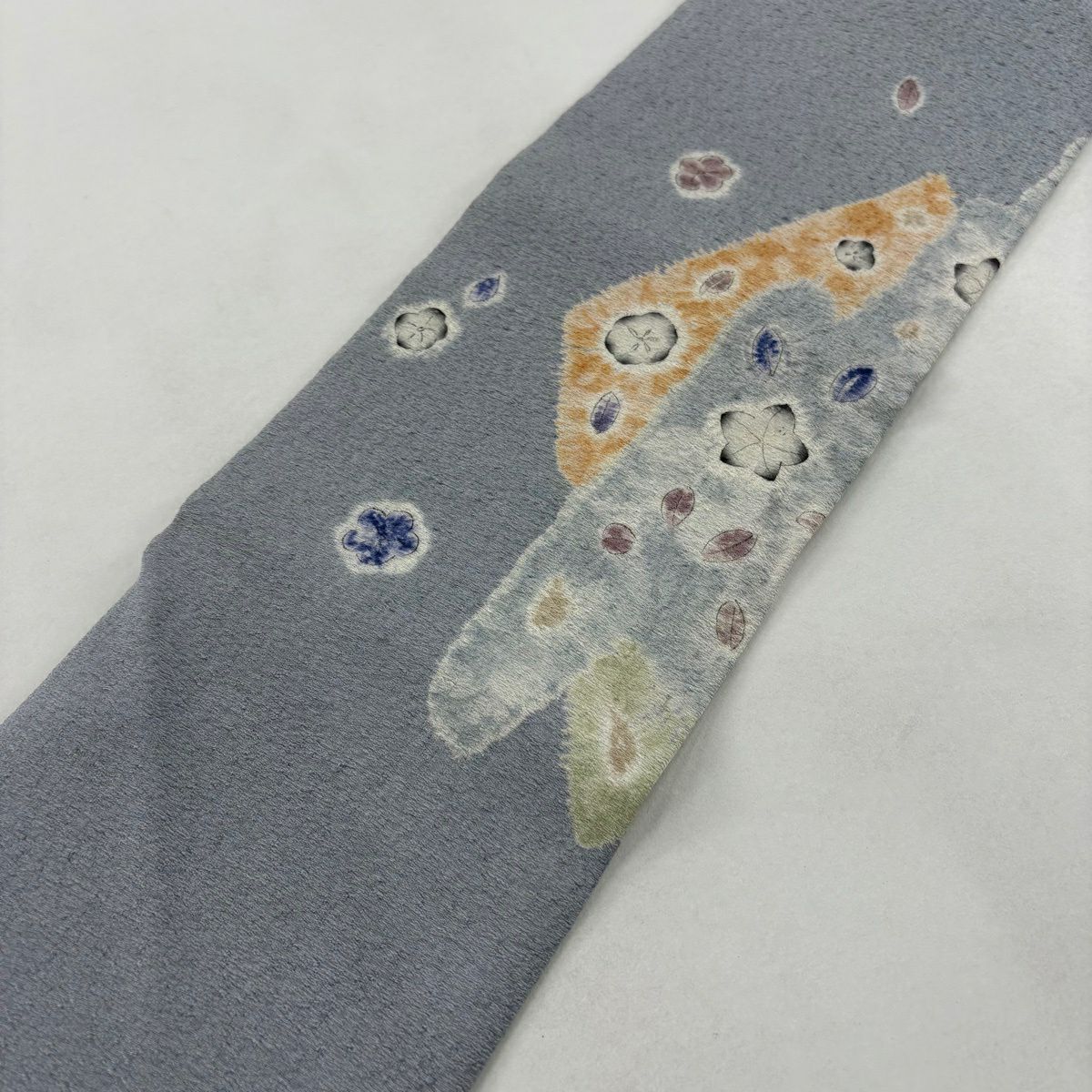 【美品】 名古屋帶 秀品級 落款 草花紋 霞 漸層 青灰色 純蠶絲
