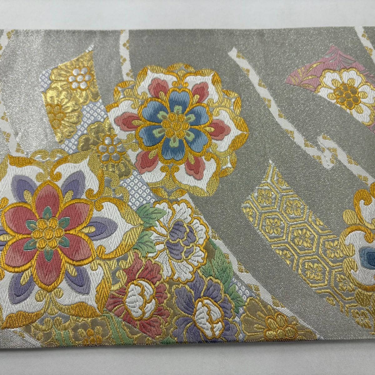 【美品】 袋帶 秀品級 華紋 熨斗紋 金銀絲 銀色 六通 純蠶絲