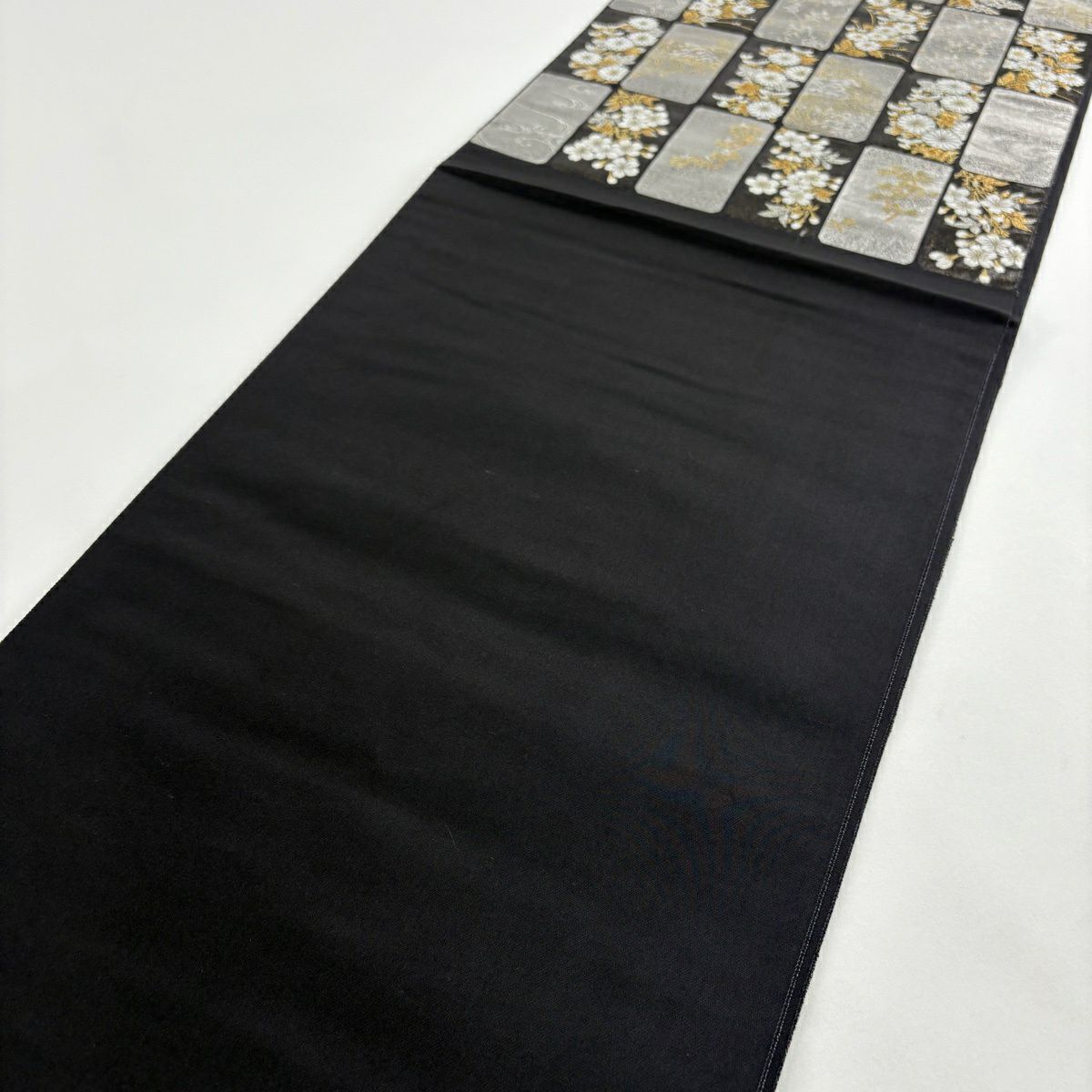 【美品】 袋帶 秀品級 薫風春秋 流水 金銀彩 白金金箔 黑 六通 純蠶絲