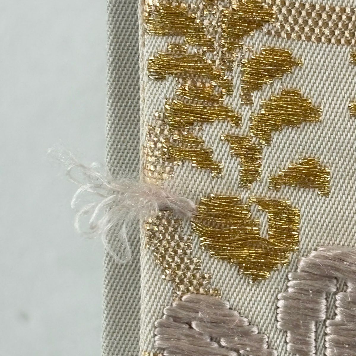 袋帶 秀品級 關西仕立 花丸紋 牡丹 刺繡 米色 六通 純蠶絲