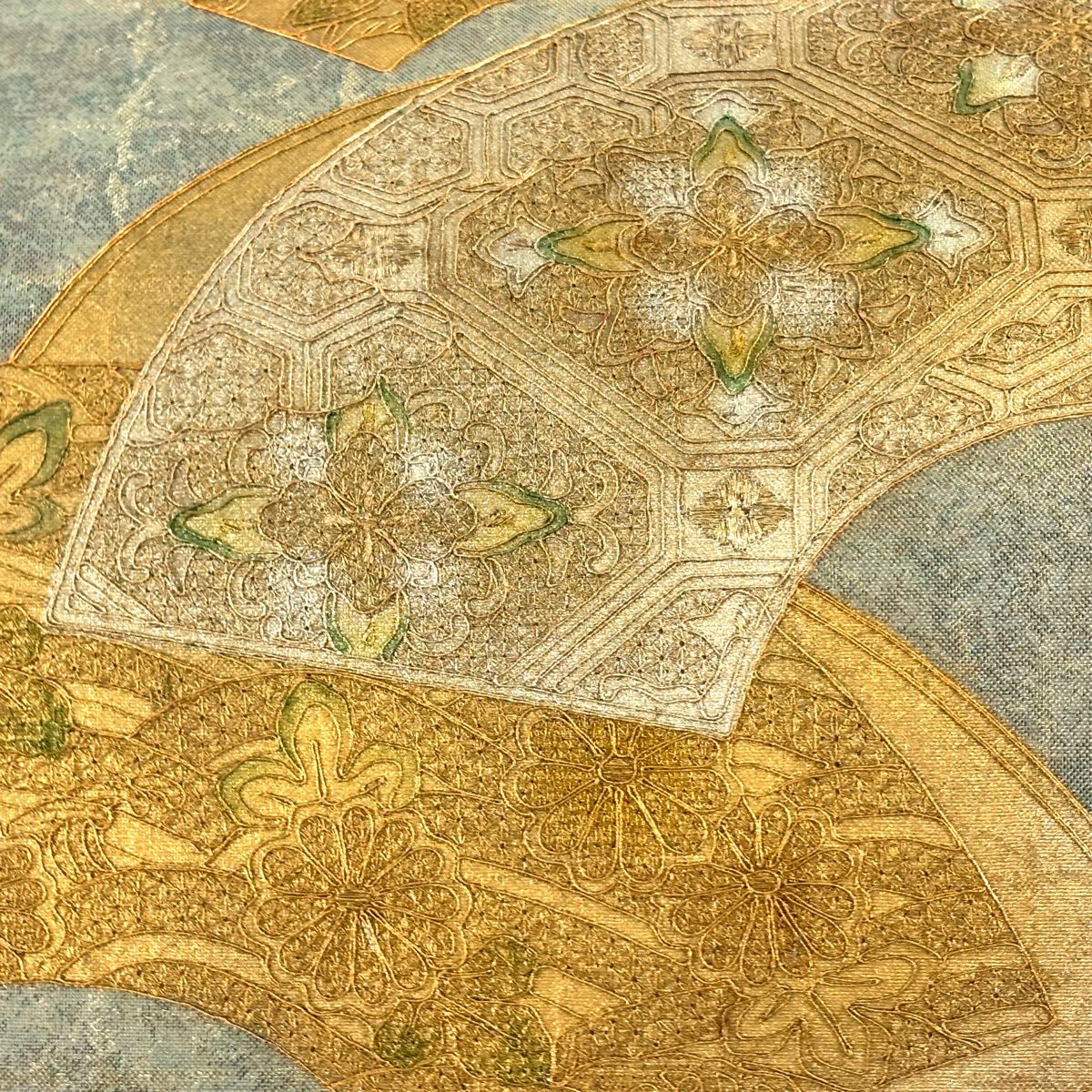 【美品】 袋帶 秀品級 華紋 扇子面 金銀彩 刺繡 灰綠 お太鼓柄 純蠶絲