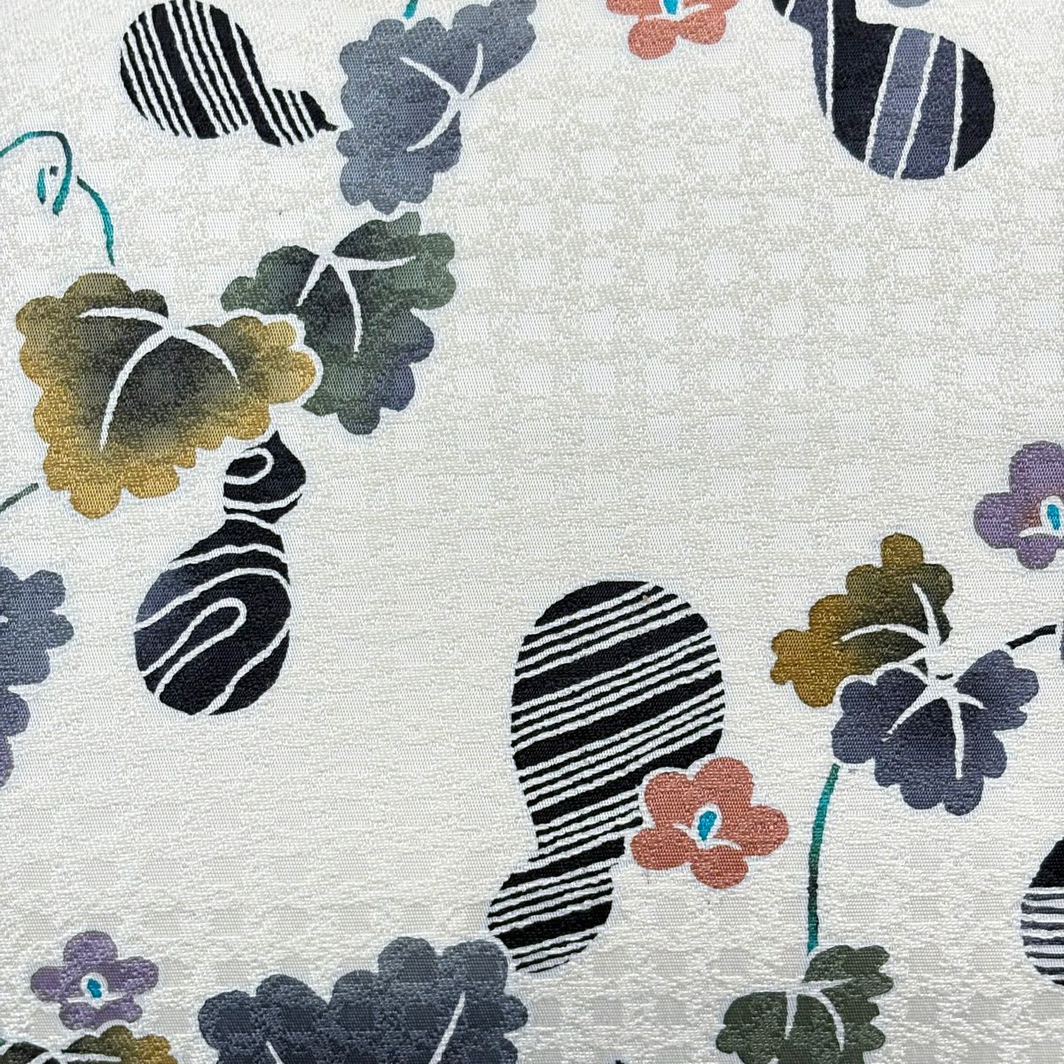 【美品】 袋帶 秀品級 落款あり 瓢箪 草花紋 白 お太鼓柄 純蠶絲