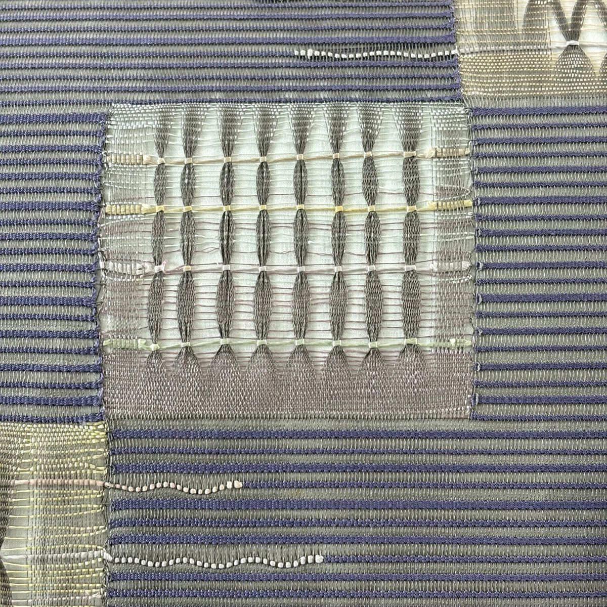 【美品】 袋帶 秀品級 夏帶 絽 色紙 幾何圖案 灰紫 お太鼓柄 純蠶絲