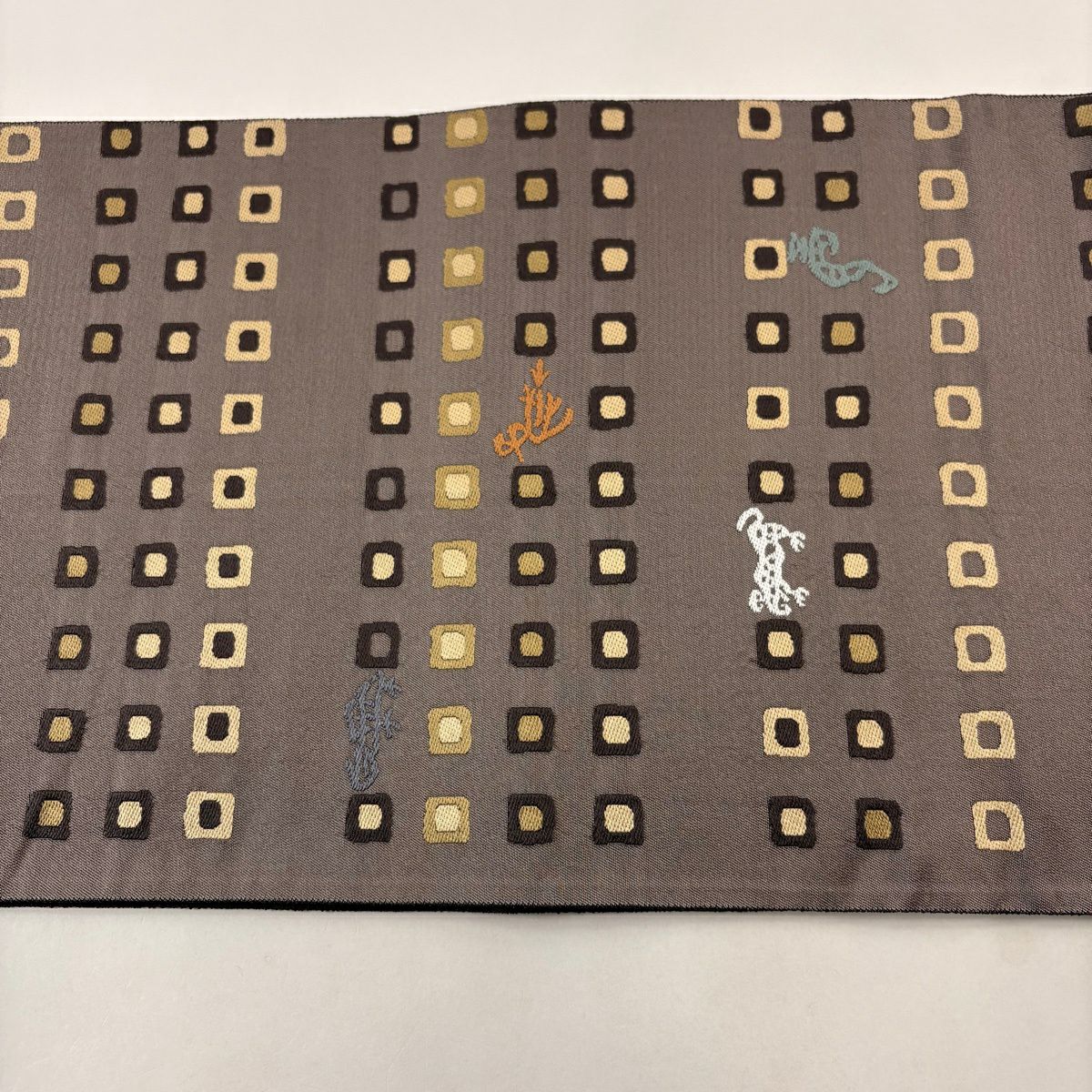 【美品】 袋帶 名品級 幾何學 動物 灰茶 六通 純蠶絲