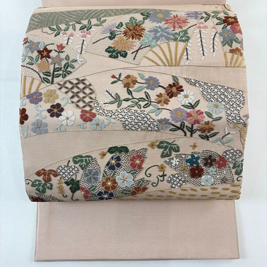 【美品】 袋帶 名品級 扇子 草花紋 相良刺繡 金糸 灰茶 お太鼓柄 純蠶絲