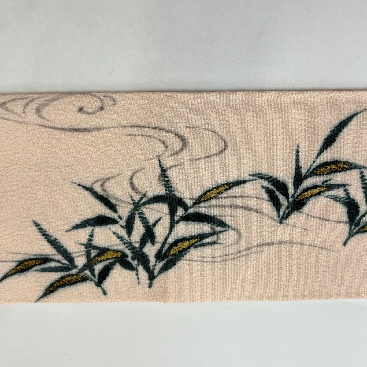 【美品】 名古屋帶 名品級 落款有 山科春宣 鴛鴦 流水 金彩裝飾 鮭粉色 純蠶絲