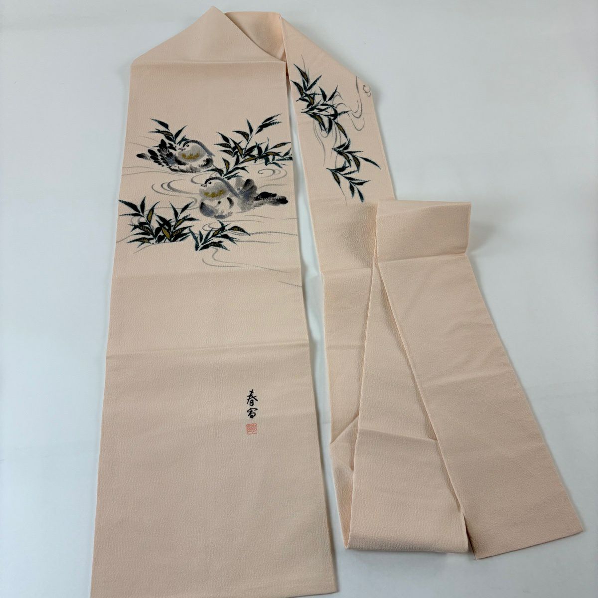 【美品】 名古屋帶 名品級 落款有 山科春宣 鴛鴦 流水 金彩裝飾 鮭粉色 純蠶絲