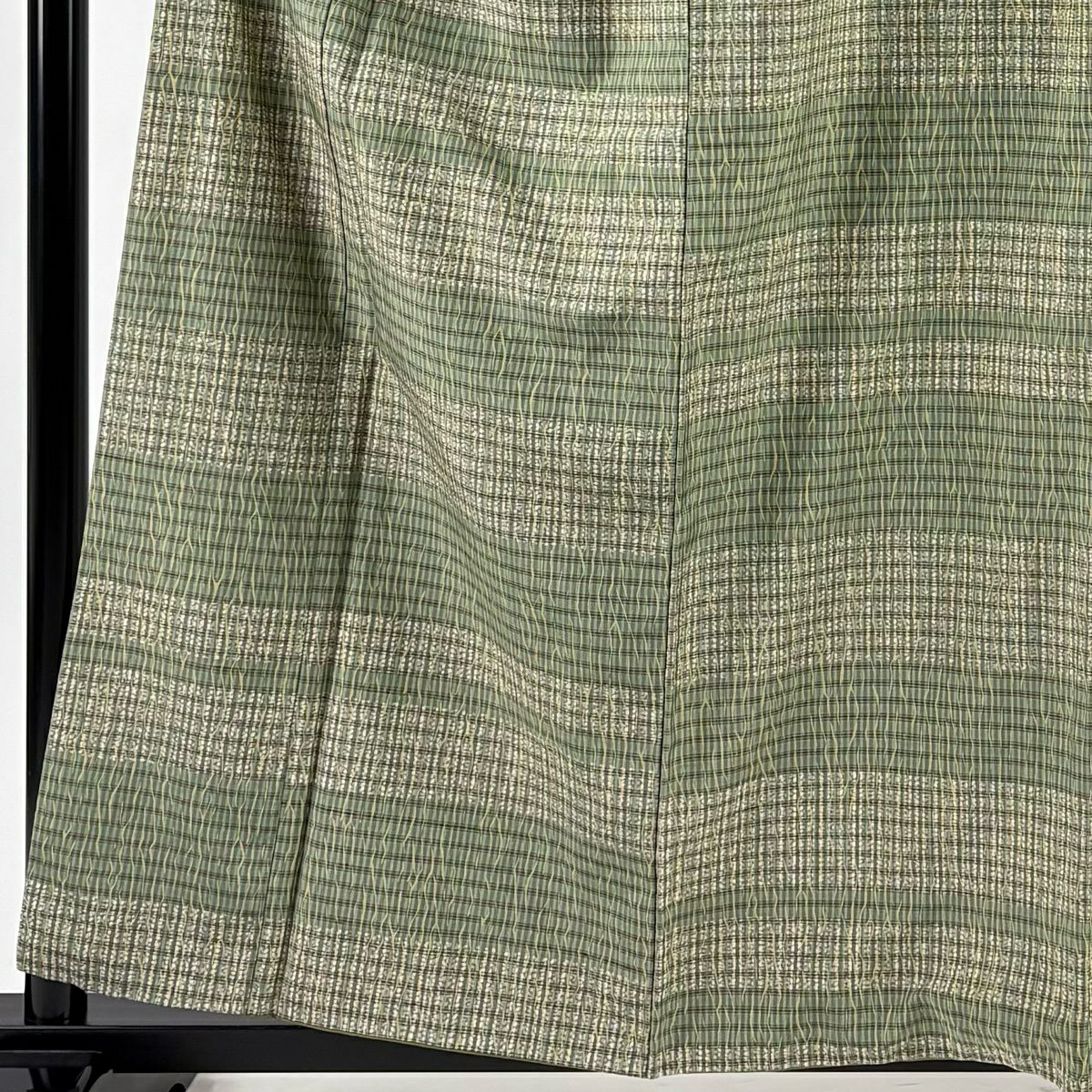 【美品】 小紋 身長159.5cm 袖長62.5cm S 雙層 紬織織 落款あり 橫條 幾何圖案 艾草綠 純蠶絲 名品級