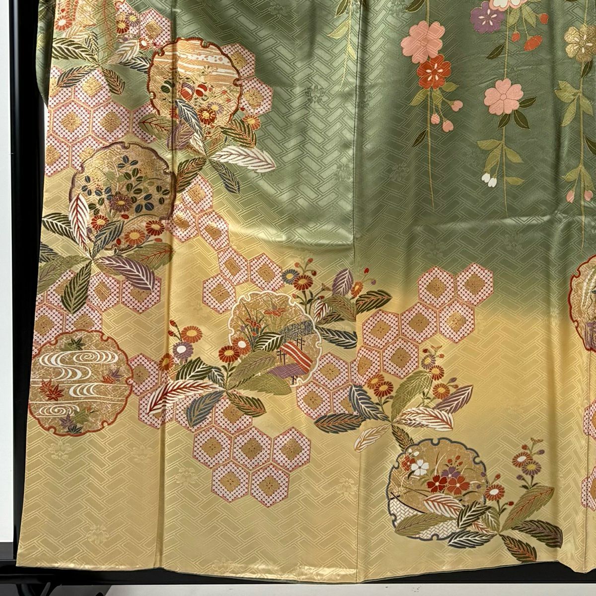振袖禮服 身長159.5cm 袖長62.5cm S 雙層 吾妻德穗 落款あり 雪輪 枝垂櫻 金絲 金銀彩 艾草綠 純蠶絲 名品級