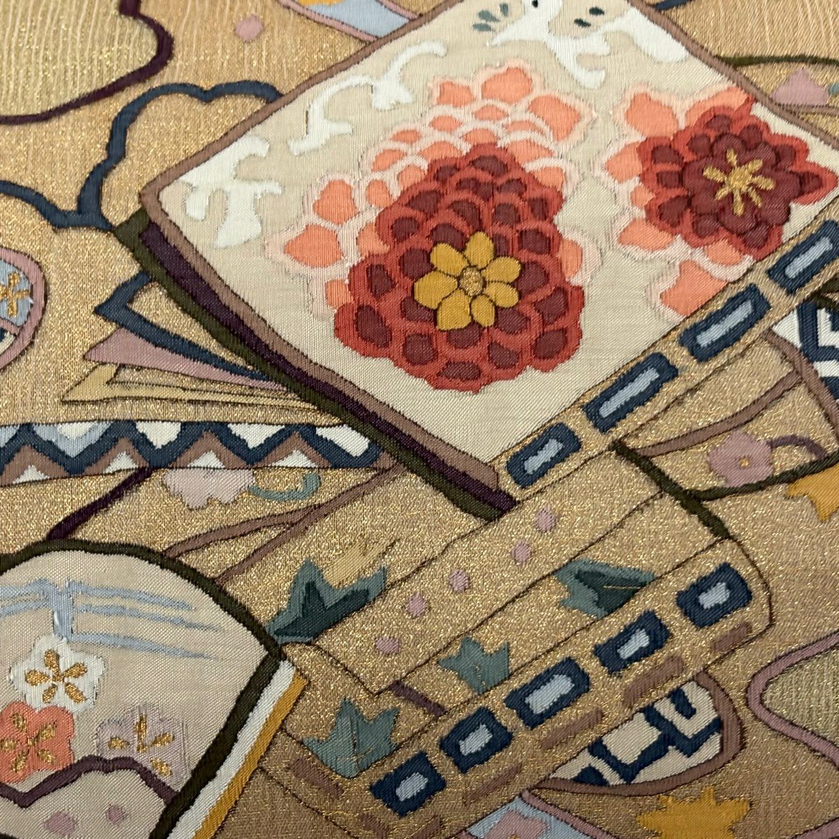 【美品】 袋帶 逸品級 冊子 草花紋 金絲 金色 大鼓圖案 純蠶絲