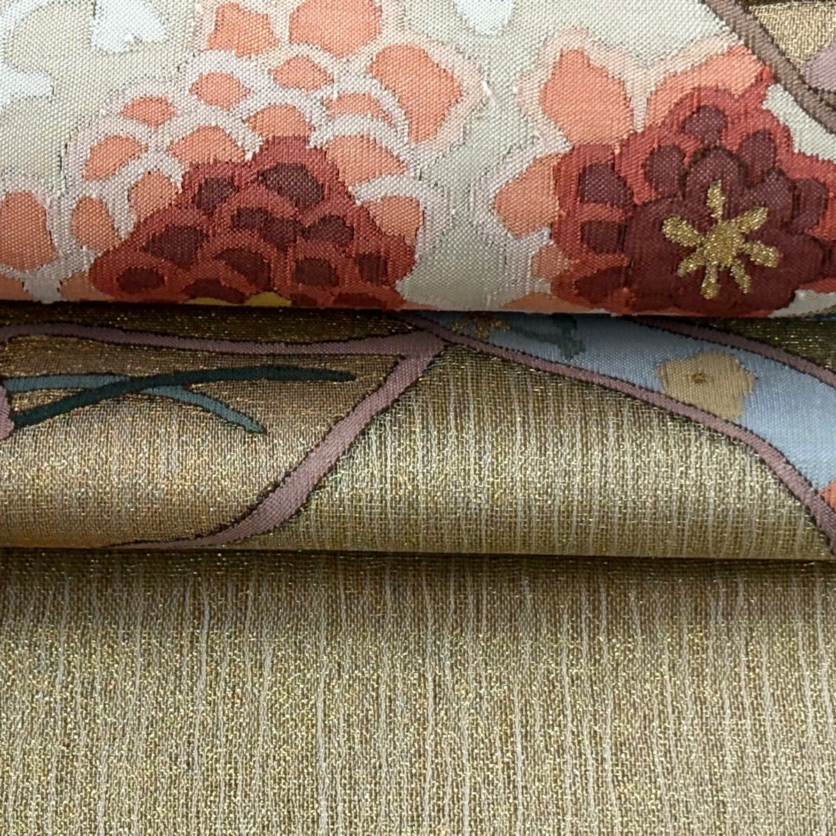 【美品】 袋帶 逸品級 冊子 草花紋 金絲 金色 大鼓圖案 純蠶絲