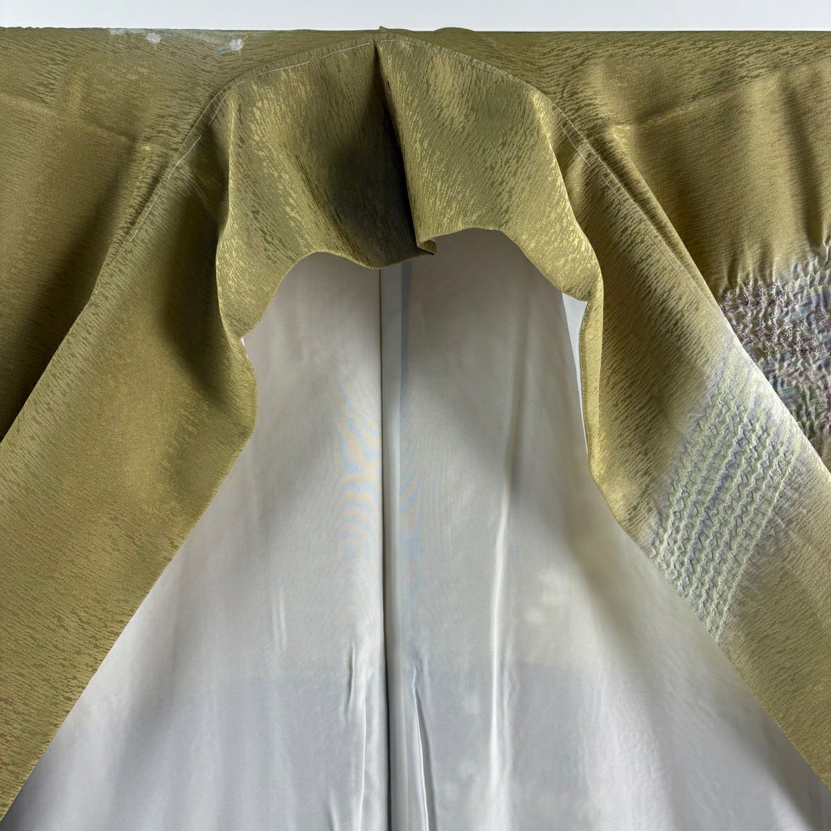【美品】訪問服 身長157cm 袖長64cm M 雙層 滝泰 落款あり 草花紋紋 波 銀糸 絞染 米色 純蠶絲 逸品級