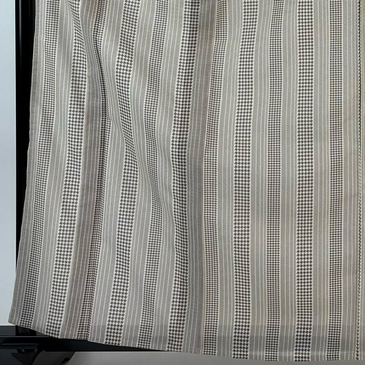 【美品】 小紋 身長163.5cm 袖長65.5cm M 薄款 夏紬織地 可洗和服 條紋 幾何學 薄小豆 化纖 優品級
