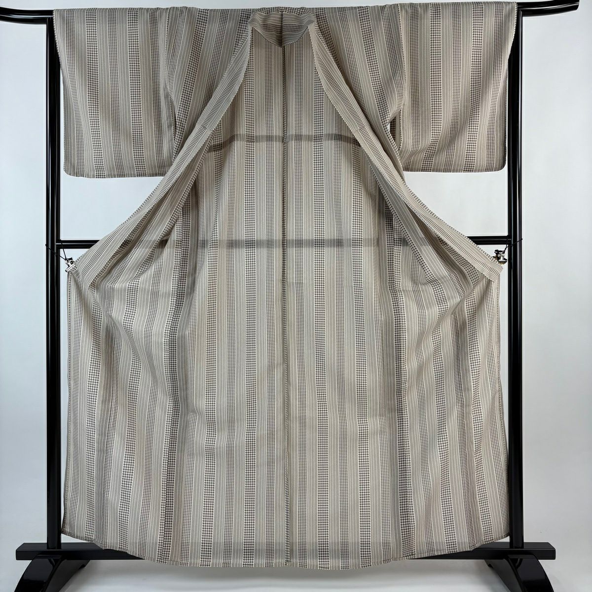 【美品】 小紋 身長163.5cm 袖長65.5cm M 薄款 夏紬織地 可洗和服 條紋 幾何學 薄小豆 化纖 優品級