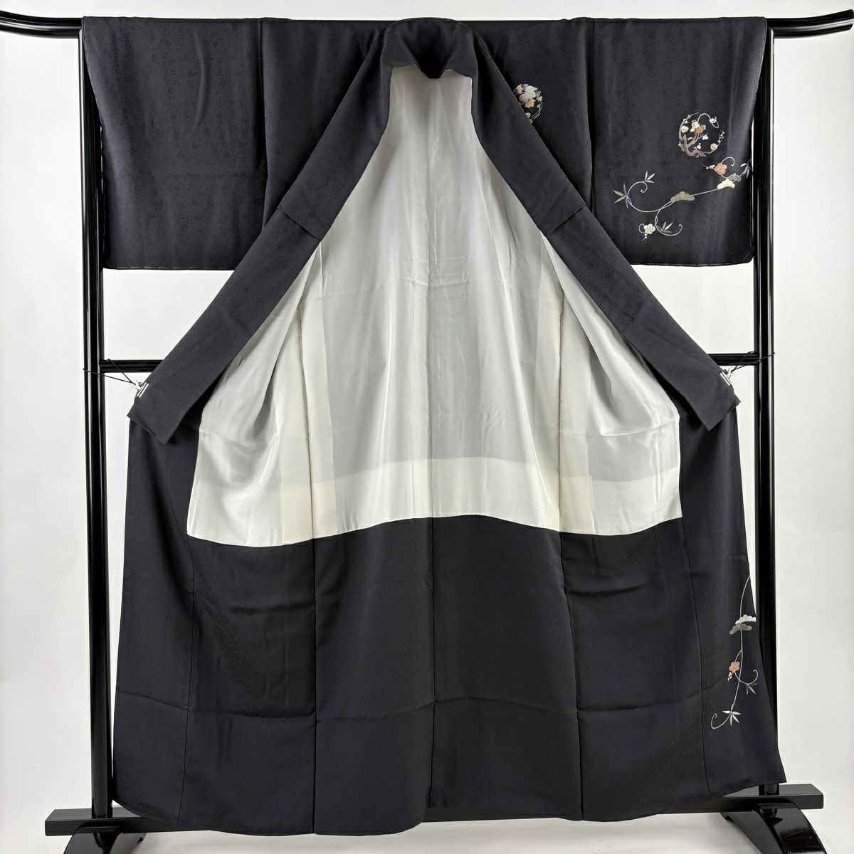 【美品】 付下 身長159cm 袖長66cm M 雙層 帝王紫 鈴乃屋 落款あり 寶盡くし 松樹竹子梅花 刺繡 金絲 黑灰 純蠶絲 逸品級
