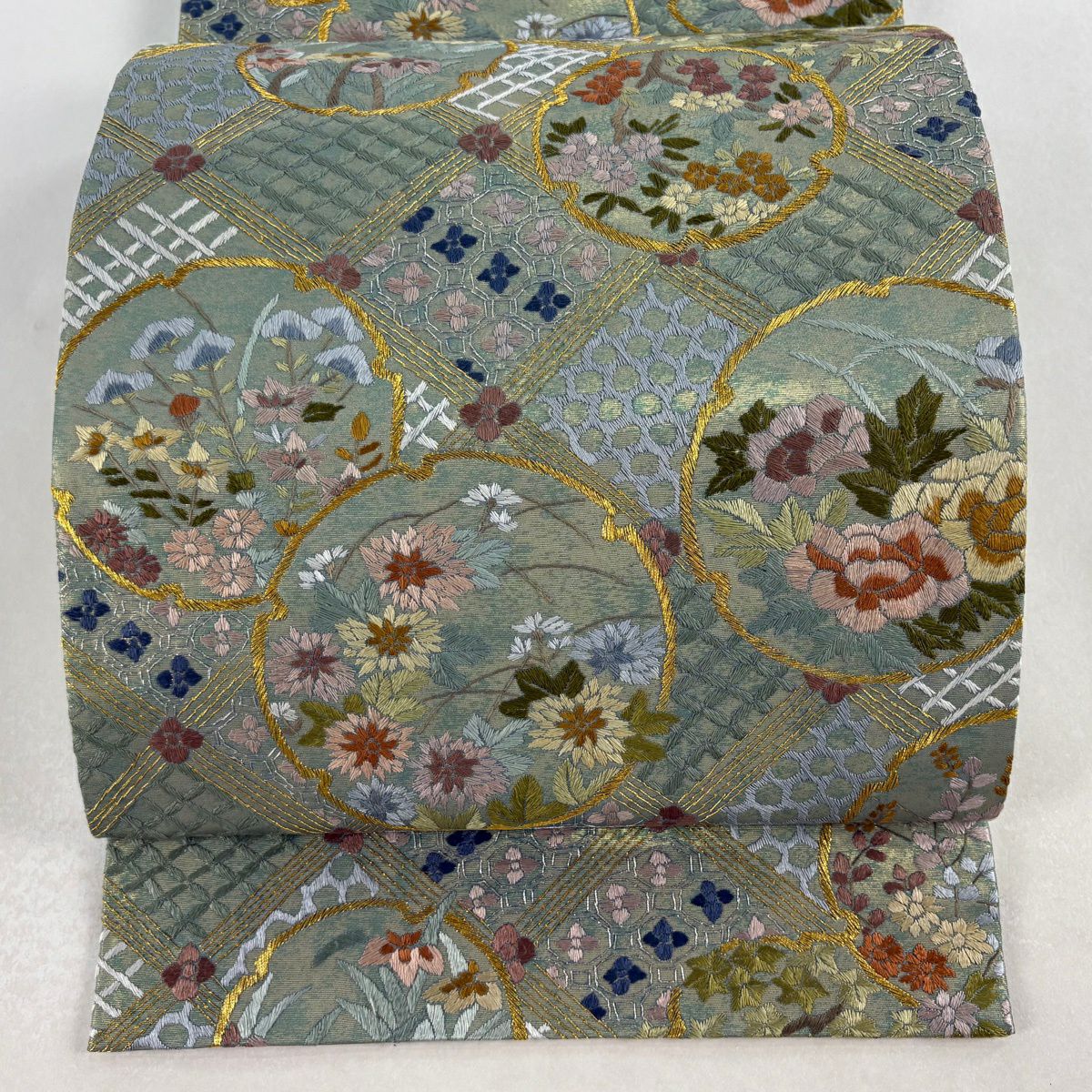 【美品】 袋帶 逸品級 菱格子 草花紋紋 刺繡 金金箔 薄綠 六通 純蠶絲