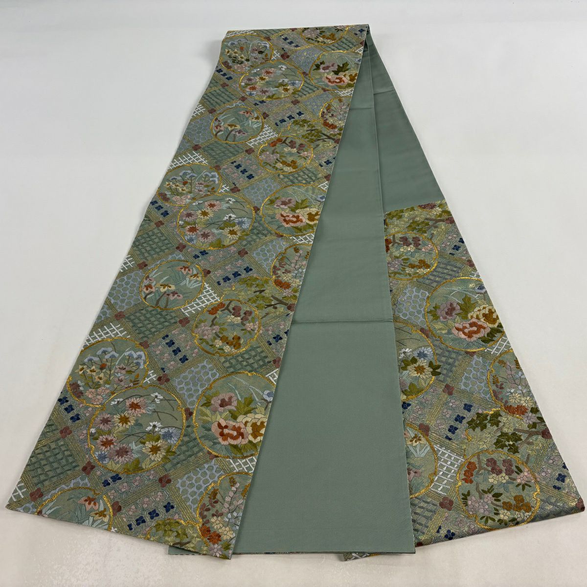 【美品】 袋帶 逸品級 菱格子 草花紋紋 刺繡 金金箔 薄綠 六通 純蠶絲