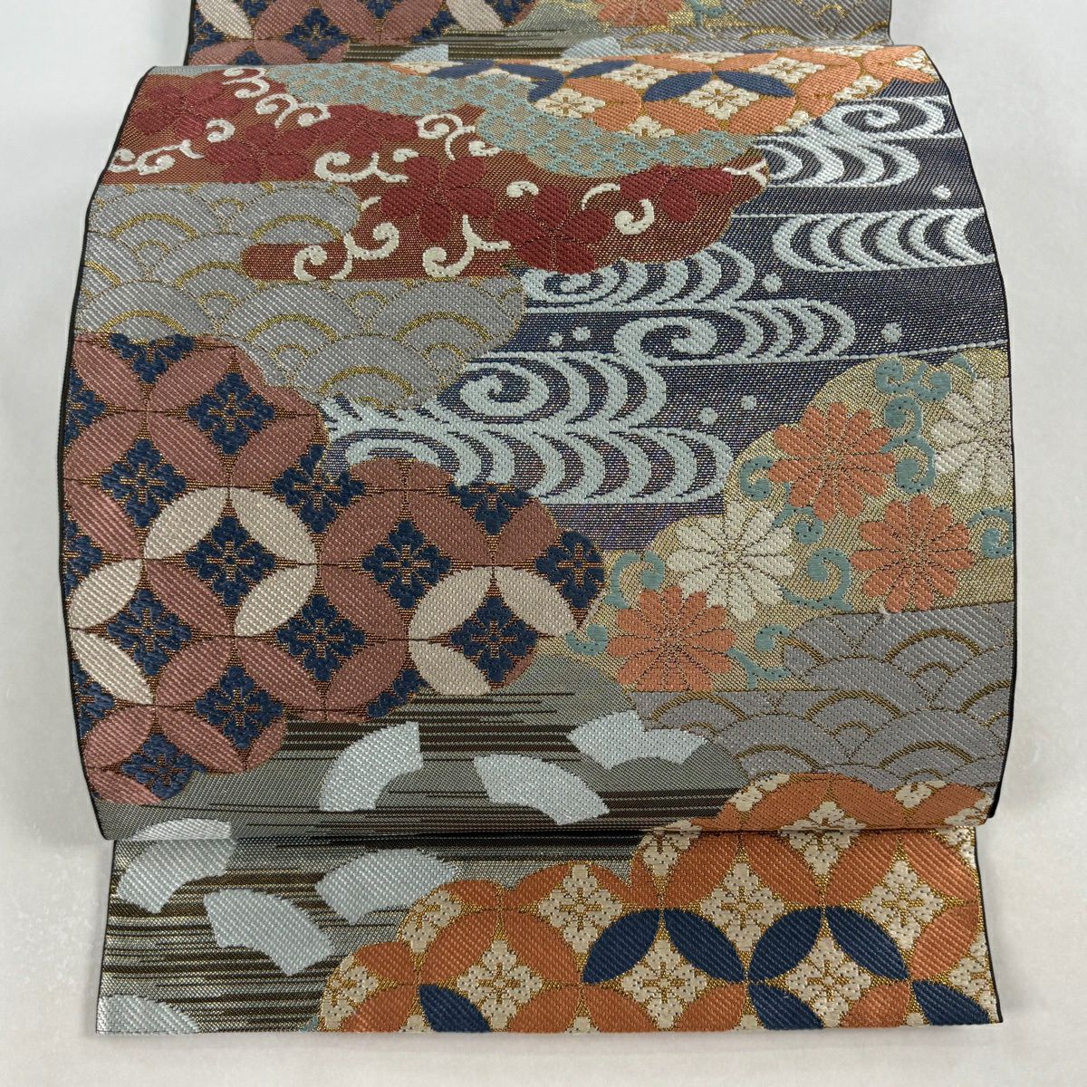 【美品】 袋帶 逸品級 川島織物 落款あり 雲文 七寶 金金箔 金色 六通 純蠶絲