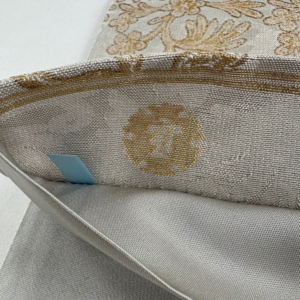 【美品】 袋帶 逸品級 附有落款 渡邊雪三郎 草花紋紋 金銀彩 金金箔 灰色 六通 純蠶絲