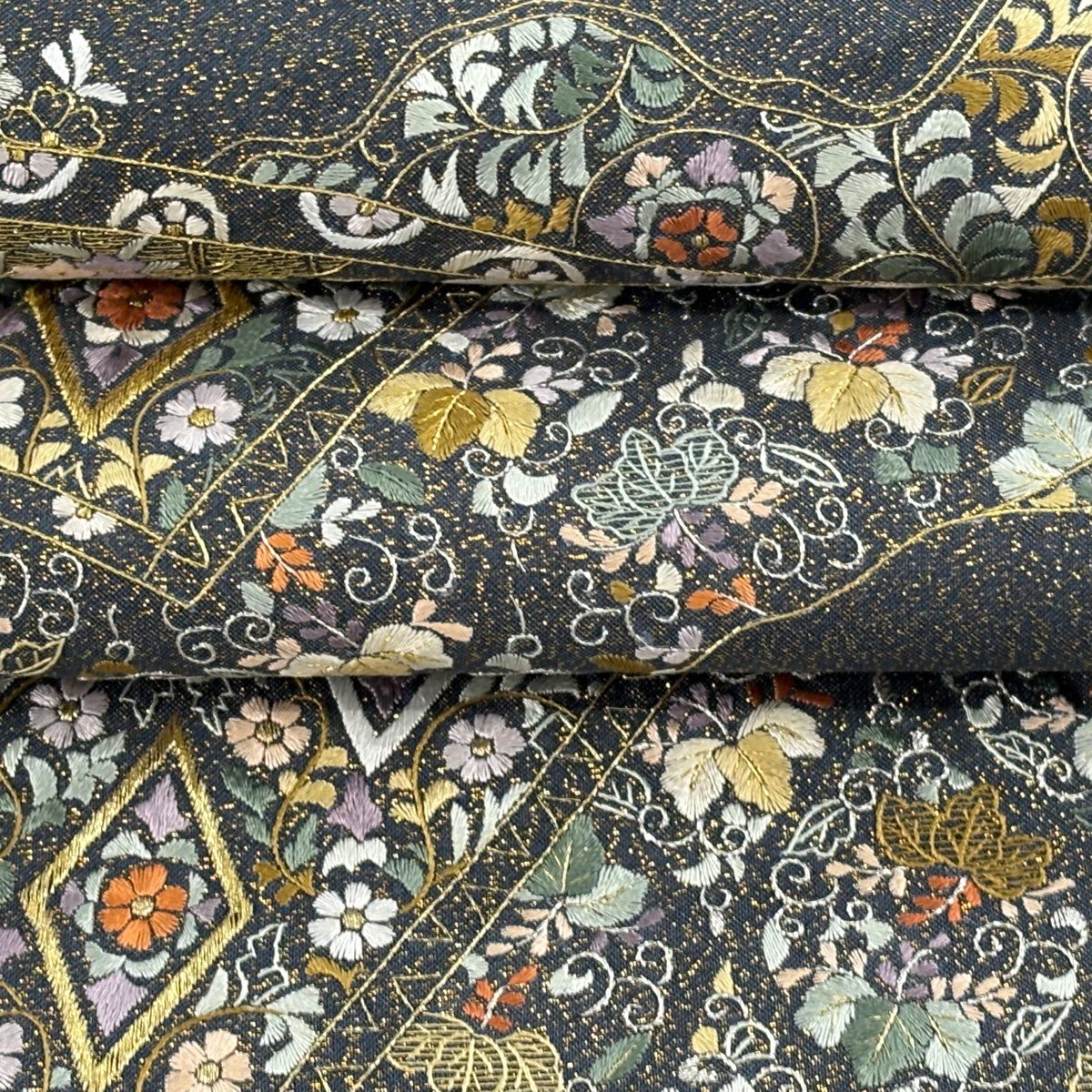 【美品】 袋帶 逸品級 花蝶 鳥 刺繡 金銀彩 墨 深藍色 お太鼓柄 純蠶絲