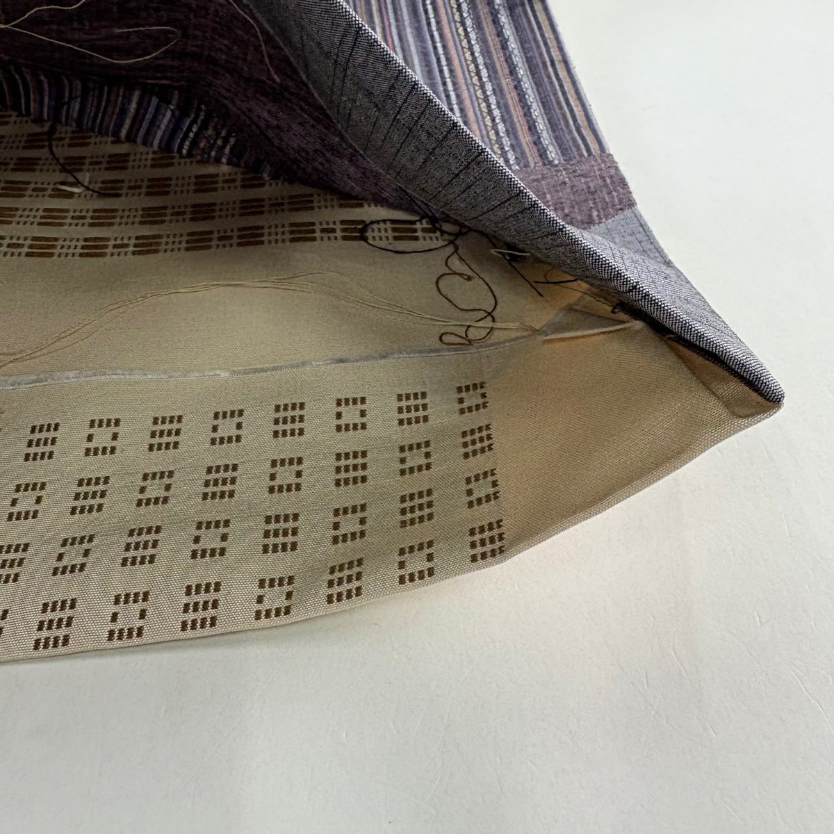 【美品】 袋帶 秀品級 紬織織 縞 幾何學 灰紫 全通 純蠶絲