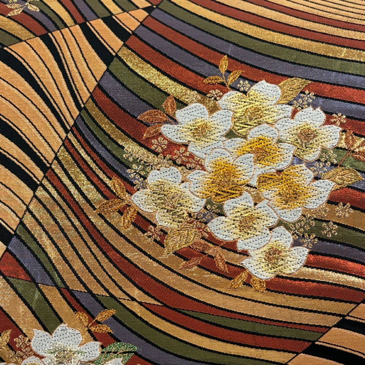 【美品】 袋帶 秀品級 草花紋紋 よろけ縞 唐織 金金箔 金色 六通 純蠶絲