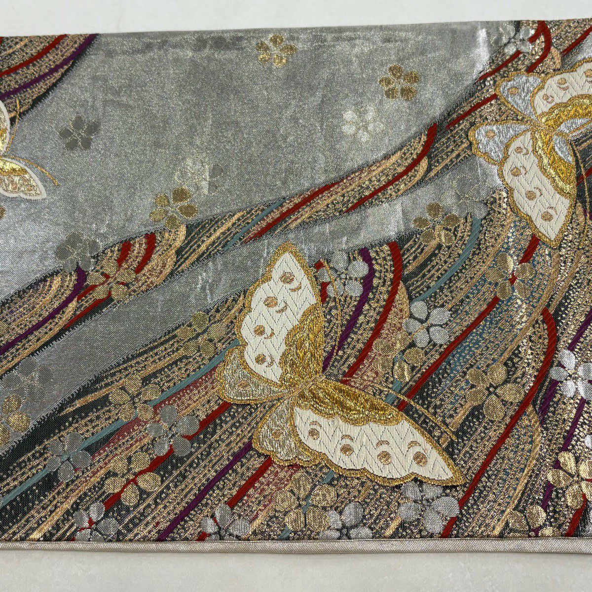 【美品】 袋帶 秀品級 蝶 波 金金箔 唐織 銀 六通 純蠶絲