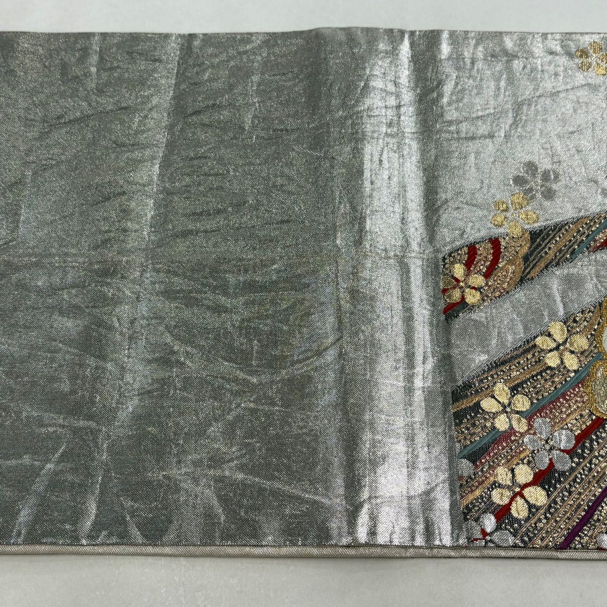 【美品】 袋帶 秀品級 蝶 波 金金箔 唐織 銀 六通 純蠶絲