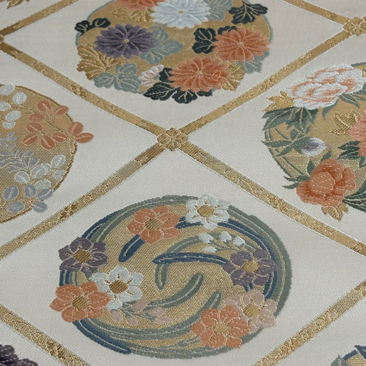 袋帶 秀品級 花丸紋 斜格子 唐織 金金箔 奶油 六通 純蠶絲