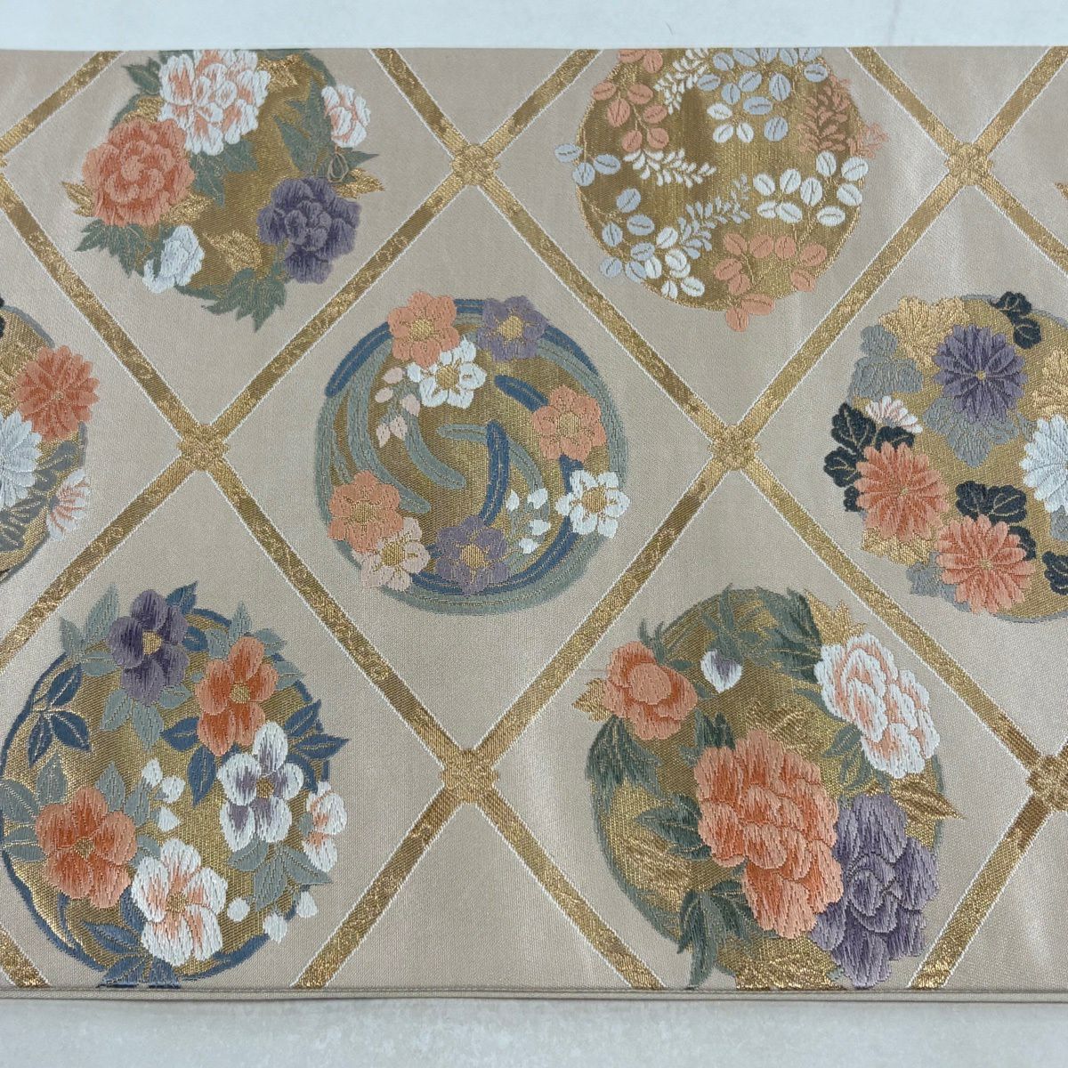 袋帶 秀品級 花丸紋 斜格子 唐織 金金箔 奶油 六通 純蠶絲